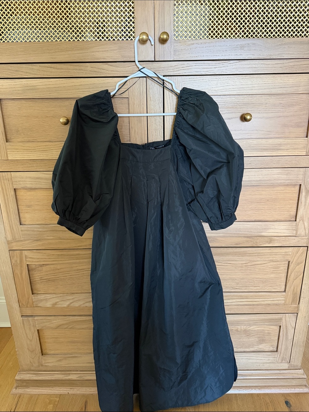 Zara Black Taffeta Puff-Sleeve Midi Dress - Picture 6 of 8